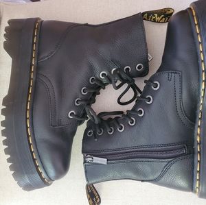 Jadon Pisa Dr. Martens boots